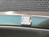 【JBLサウンドシステム】高品位サウンドシステムを搭載。専用のチューニングが施された大小様々なスピーカーから良質なサウンドが奏でられます。