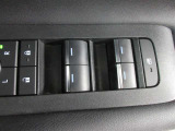 もちろん全席パワーウインドー付。運転席から操作できて便利です。