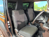 運転席シート廻りは使用感も少なく、良好な状態となっています。前オーナー様が丁寧に使っていたことがよくわかりますね。