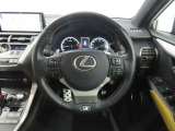 そして操縦部のデザインもレクサスは拘っています。質感も素敵です