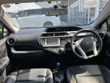 【運転席・インパネまわり】ハンドル・シート・フロアーなど隅々までプロによるクリーニング済み☆彡キレイな車内でドライブが一層快適にお楽しみいただけます!!