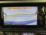バックモニターで、後方を確認しながら安心して駐車することができます。運転初心者も熟練者も必須の機能ですよ!