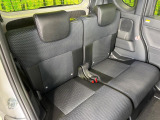 後部座席も気になるようなキズ・汚れやへたり等、大きなダメージはなく、良好な状態です。