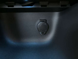 12V/120Wのアクセサリーソケットが配置されています。