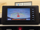 バックガイドモニター付きです。車の後方に小型カメラが付いており、バックする際の後方の様子をモニター上に表示します。