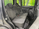 後部座席も気になるようなキズ・汚れやへたり等、大きなダメージはなく、良好な状態です。