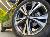 【純正18インチアルミホイール】外観にマッチした純正アルミホイールを装着しております。各種社外アルミホイールや、スタッドレスタイヤも取扱いしております。是非ご相談ください♪