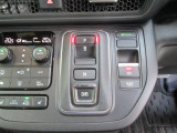 シフトレバーの無いスイッチ式。エレクトリックギアセレクター