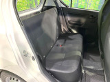 後部座席も気になるようなキズ・汚れやへたり等、大きなダメージはなく、良好な状態です。