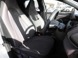 【内装】ヤリスの車内です♪もちろん、フロアマットもついてますよ〜!