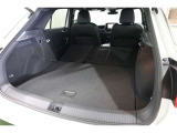 後部座席を倒せば、大きな荷物もOK♪