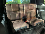 3列目シートはもちろん状態良好☆大人でもゆったりと座って頂けますので、大人数でのお出かけもラクラクです♪ご家族で、気の知れた仲間で、ドライブに行くのが楽しみですね♪