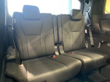 3列目シートはもちろん状態良好☆大人でもゆったりと座って頂けますので、大人数でのお出かけもラクラクです♪ご家族で、気の知れた仲間で、ドライブに行くのが楽しみですね♪