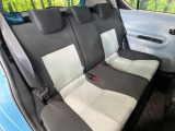 後部座席も気になるようなキズ・汚れやへたり等、大きなダメージはなく、良好な状態です。