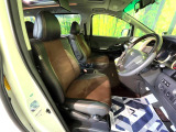 運転席シート廻りは使用感も少なく、良好な状態となっています。丁寧に使われていたことがよくわかりますね。