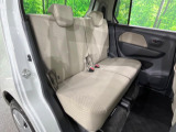 後部座席も気になるようなキズ・汚れやへたり等、大きなダメージはなく、良好な状態です。
