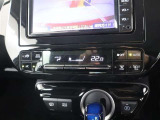 ☆オートエアコンです♪一度お好みの温度に設定すれば、車内の温度を検知し風量や温度を自動で調整してくれる優れもの!暑い&hellip;寒い&hellip;と何度もスイッチ操作をする必要はありませんね♪