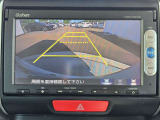 駐車時の安全確認をサポートするバックカメラも使用できます。インターナビで様々な情報を得ることもできます。