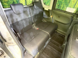 後部座席も気になるようなキズ・汚れやへたり等、大きなダメージはなく、良好な状態です。
