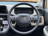 【純正革巻きステアリング】上質な革を使用することで、手にしっかり馴染みとても運転しやすいハンドルです♪