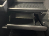 【グローブボックス】車検証入れ等の収納に便利です♪