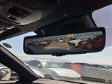 後方確認をミラーではなくカメラ映像で確認出来るデジタルインナーミラーを搭載!荷物があり、後方確認が出来ない時や雨天時などにとても便利☆