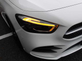LEDインテリジェントライトシステム【走行状況や天候に応じてモードを自動で選択する先進技術を駆使した装備です。照射範囲を大幅に拡大することで良好な視界を確保し安全性をサポートする装備です。】