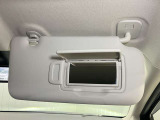 【運転席サンバイザー】鏡が付いているのでメイク直しなどにも便利★