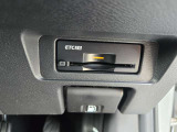 ETCならこんな利点が!!1. キャッシュレスシステムで、現金などを用意する必要無し!2. 料金所をノンストップで通過できます。