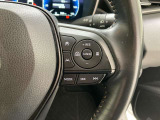前方の車との車間を設定し、スピードを上げたり緩めたりを自動で行ってくれる追尾式の「レーダークルーズ」。上級装備の一つです!高級車にしかつかない嬉しい機能です。