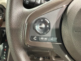 ステアリングにオーディオ操作スイッチが付いています。オーディオ画面に直接タッチしなくても操作が出来ますので、運転に集中できます。
