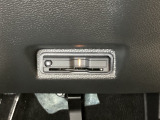 ETCがついています。高速道路の料金所の通過も楽々です。 カードの取り出しもしやすい場所についています。