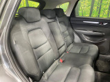 後部座席も気になるようなキズ・汚れやへたり等、大きなダメージはなく、良好な状態です。