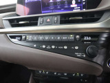 運転・助手席で独立した温度設定のできる、オートエアーコンディショナー。花粉除去機能、ナノイオン発生機能を装備し、室内を快適な環境に保ちます。