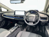 運転席まわりです。 各操作スイッチは使いやすい位置に配置されてます。
