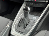 MTモード付きシフトレバーです。Dレンジより左に倒していただくと任意にシフトチェンジでき、スポーティーなドライビングをお楽しみいただけます。