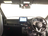 【前方視界】開放的な前方視界!運転がしやすく疲れにくいです♪窓が大きく、見通しがとっても良いおクルマですよ♪
