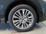 純正のアルミホイール装着車です。タイヤサイズは225/55R19です。