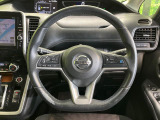 【純正革巻きステアリング】上質な革を使用することで、手にしっかり馴染みとても運転しやすいハンドルです♪