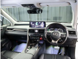 デザインもよく、居心地のよい運転席ですね。分かりやすいスイッチ類ですから操作もしやすく運転をサポートします。