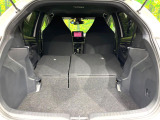 普段のお買い物や通勤、送迎等に十分な荷室スペースを確保しております。セカンドシートを倒すと、大きな荷物の積載も可能です♪