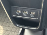充電用USBジャックもついていて便利です!