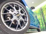 【【BBS製16インチアルミホイール】大人気メーカーのホイールを装備♪軽量・高硬度のアルミホイールは、ハンドリング・加速など、走りの質を向上してくれます♪