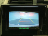 バックでの車庫入れも安心です! リアカメラが付いているバックモニター付のナビを装備しております。操作線もついており距離感も画面から確認できます。