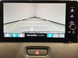 【バックカメラ】運転が苦手な方も車庫入れラクラクです!ギアをリバースに入れれば自動的に切り換わりますので、面倒な操作は不要です♪狭い駐車場もお車を傷つけず安心ですね!