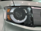 LEDヘッドライトは、点灯の瞬間から最大光量を発揮し、突然暗くなるトンネルなどでの安定感を高めます。