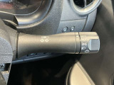 車外の明るさに応じでライトを点灯、消灯してくれるオートライト機能です☆お天気の良い昼間のトンネル走行などオートにしてると便利で安心です☆エンジン停止時にライトの消し忘れも無くなります☆