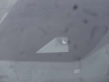 【エマージェンシーブレーキ】走行中に前方の車両等を認識し、衝突の危険があるときは警報とブレーキで衝突回避と被害軽減をアシスト。より安全にドライブをお楽しみいただけます。