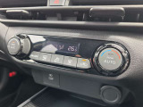 車内の温度管理がワンタッチで簡単に出来るのがオートエアコンです。これでいつでも快適ドライブが出来ますね!