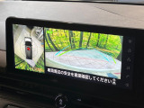 【アラウンドビューモニター】専用のカメラにより、上から見下ろしたような視点で360度クルマの周囲を確認することができます☆死角部分も確認しやすく、狭い場所での切り返しや駐車もスムーズに行えます。